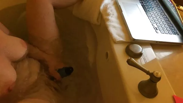 الكبار لا التسجيل -??? سكس عربى جامد طحن